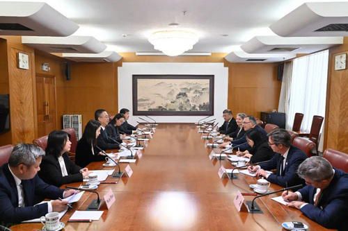李春临会见道达尔能源潘彦磊：共探绿色发展与开放合作新路径