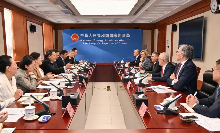 聚焦能源合作：王宏志局长与贝克休斯西蒙尼利就油气、低碳技术深入交流